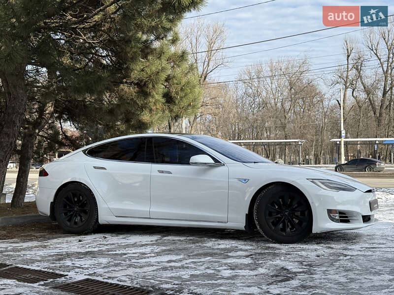 Лифтбек Tesla Model S 2016 в Днепре фото 3 Лифтбек Tesla Model S 2016 в Днепре