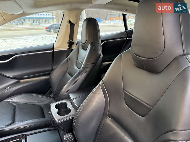 Лифтбек Tesla Model S 2016 в Днепре фото 16 Лифтбек Tesla Model S 2016 в Днепре
