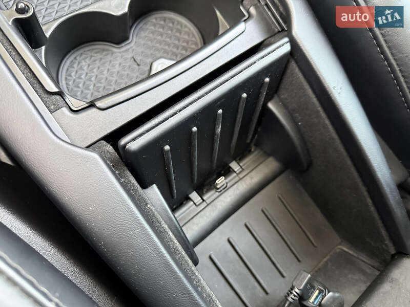 Лифтбек Tesla Model S 2016 в Днепре фото 22 Лифтбек Tesla Model S 2016 в Днепре