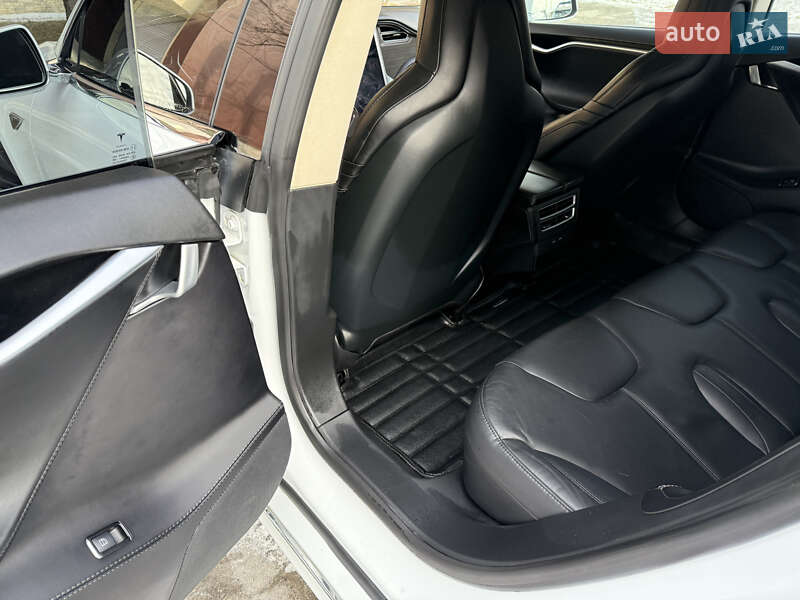 Лифтбек Tesla Model S 2016 в Днепре фото 31 Лифтбек Tesla Model S 2016 в Днепре