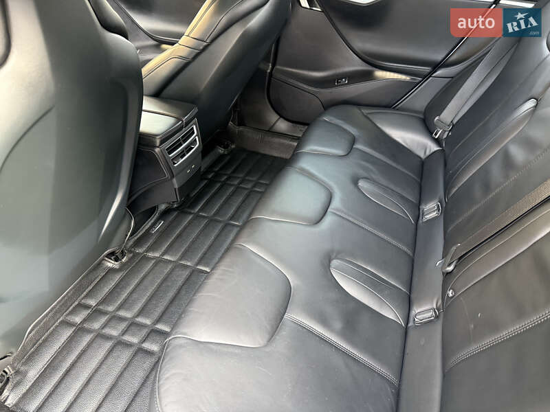 Лифтбек Tesla Model S 2016 в Днепре фото 32 Лифтбек Tesla Model S 2016 в Днепре
