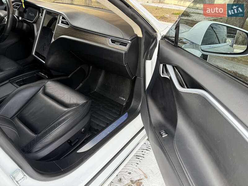 Лифтбек Tesla Model S 2016 в Днепре фото 37 Лифтбек Tesla Model S 2016 в Днепре