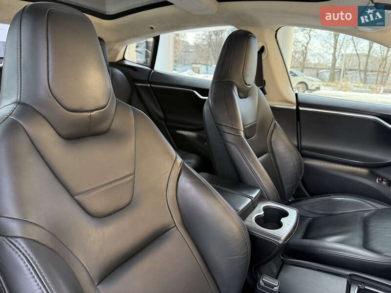 Лифтбек Tesla Model S 2016 в Днепре фото 39 Лифтбек Tesla Model S 2016 в Днепре
