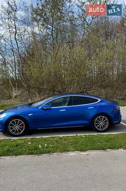 Лифтбек Tesla Model S 2015 в Буске