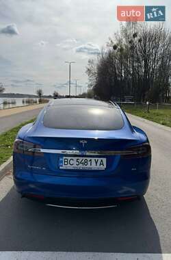 Лифтбек Tesla Model S 2015 в Буске