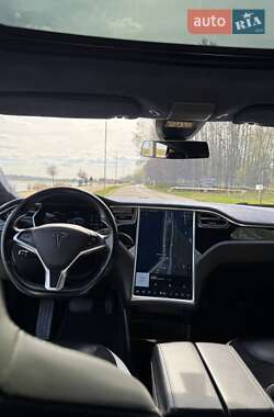 Лифтбек Tesla Model S 2015 в Буске