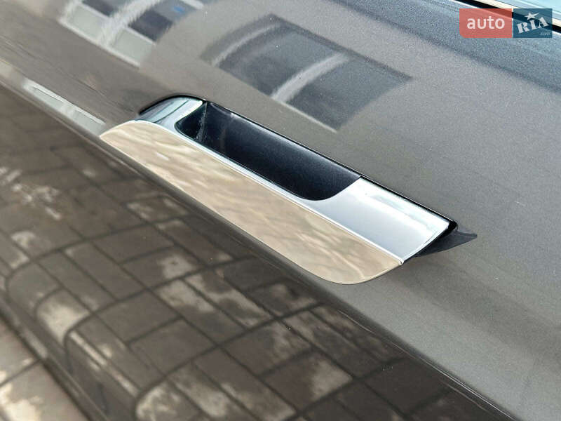 Лифтбек Tesla Model S 2016 в Одессе