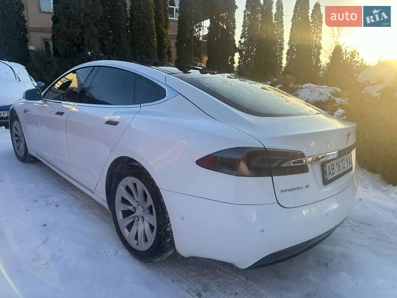 Ліфтбек Tesla Model S 2016 в Вінниці фото 10 Ліфтбек Tesla Model S 2016 в Вінниці