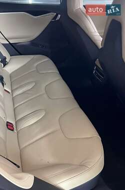 Лифтбек Tesla Model S 2016 в Киеве