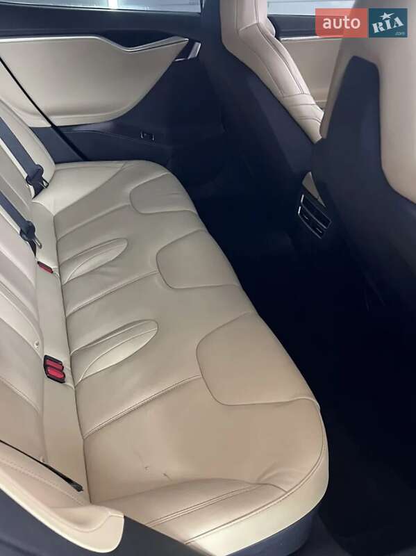 Ліфтбек Tesla Model S 2016 в Києві