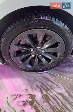 Лифтбек Tesla Model S 2019 в Львове