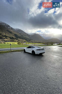 Лифтбек Tesla Model S 2021 в Киеве