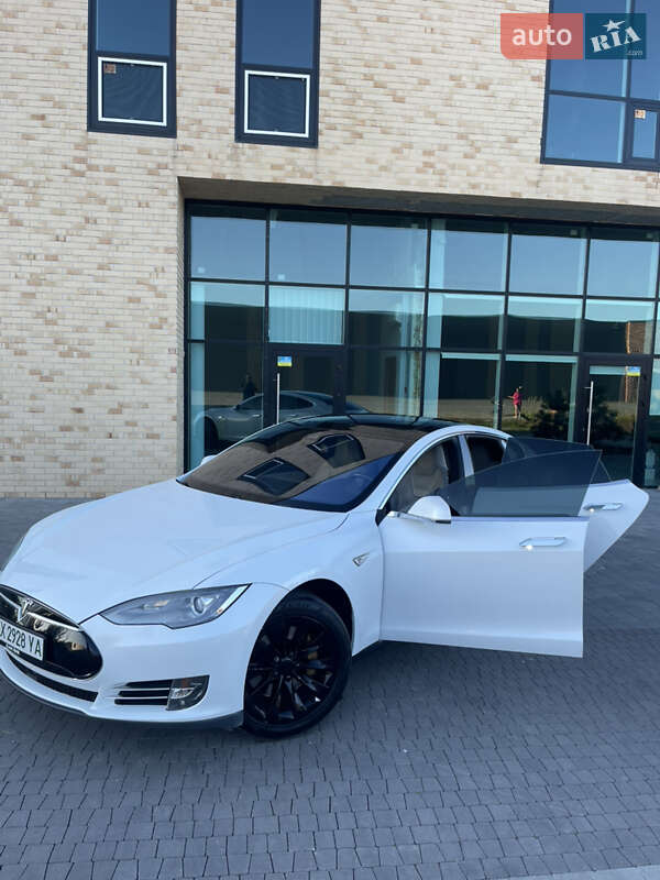 Ліфтбек Tesla Model S 2016 в Хмельницькому
