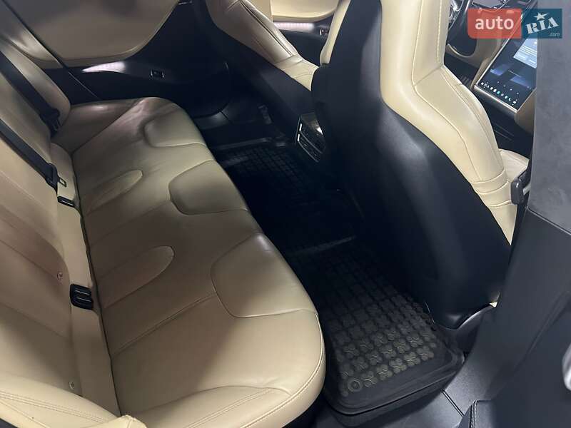 Ліфтбек Tesla Model S 2015 в Софіївській Борщагівці фото 12 Ліфтбек Tesla Model S 2015 в Софіївській Борщагівці