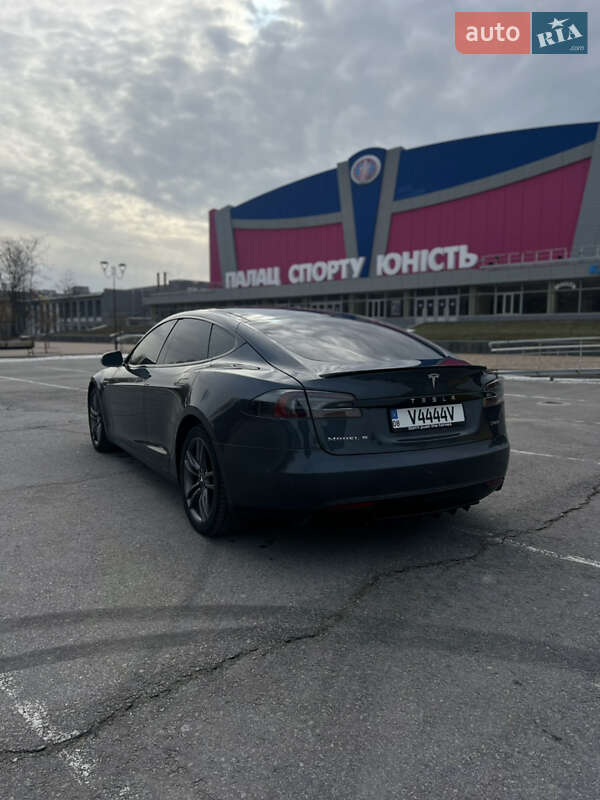 Ліфтбек Tesla Model S 2014 в Запоріжжі