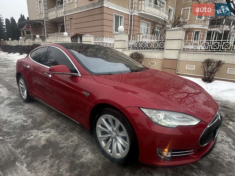 Tesla Model S 2015