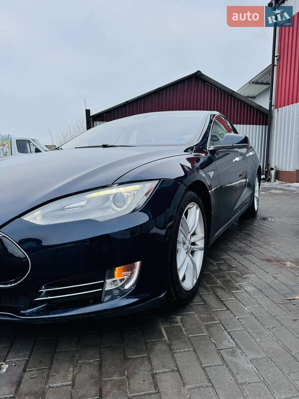 Лифтбек Tesla Model S 2015 в Ровно фото 21 Лифтбек Tesla Model S 2015 в Ровно