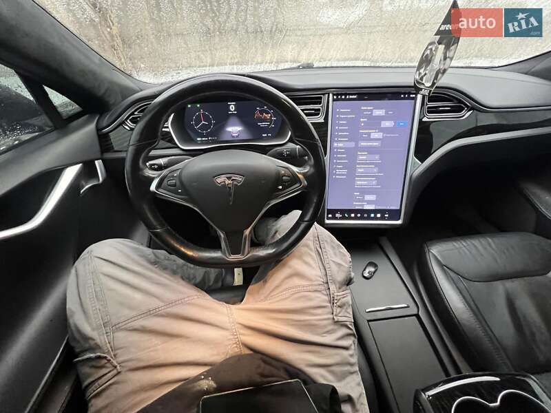 Лифтбек Tesla Model S 2016 в Киеве фото 11 Лифтбек Tesla Model S 2016 в Киеве