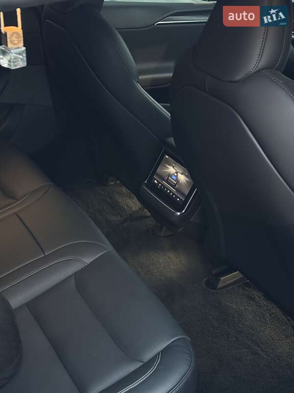 Ліфтбек Tesla Model S 2021 в Львові