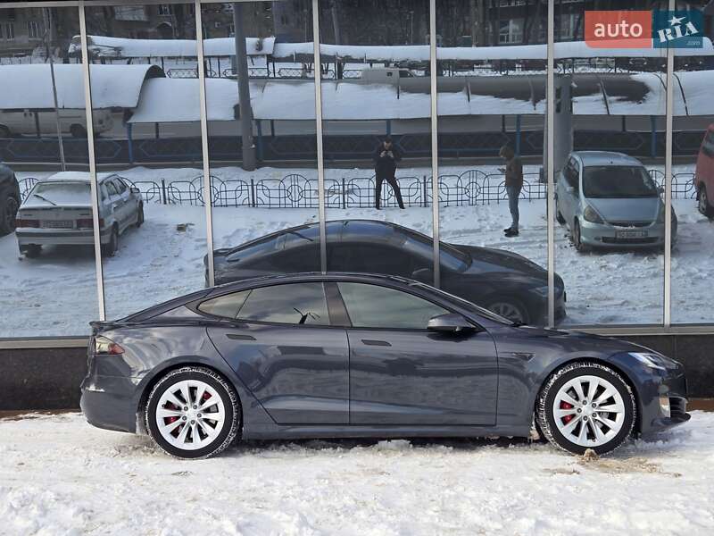 Лифтбек Tesla Model S 2016 в Киеве фото 7 Лифтбек Tesla Model S 2016 в Киеве