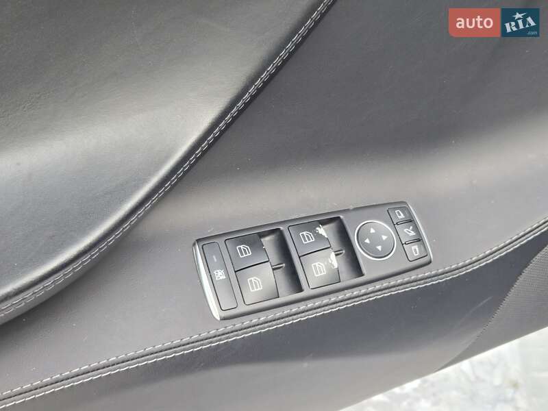Лифтбек Tesla Model S 2016 в Киеве фото 12 Лифтбек Tesla Model S 2016 в Киеве