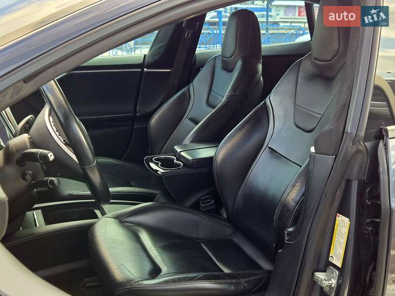 Лифтбек Tesla Model S 2016 в Киеве фото 17 Лифтбек Tesla Model S 2016 в Киеве