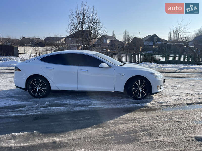 Лифтбек Tesla Model S 2014 в Фастове