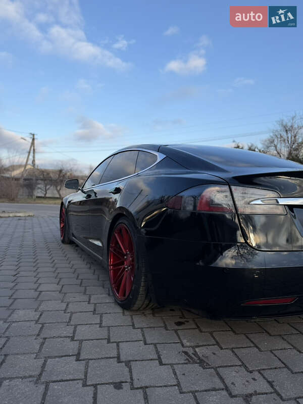 Лифтбек Tesla Model S 2018 в Николаеве