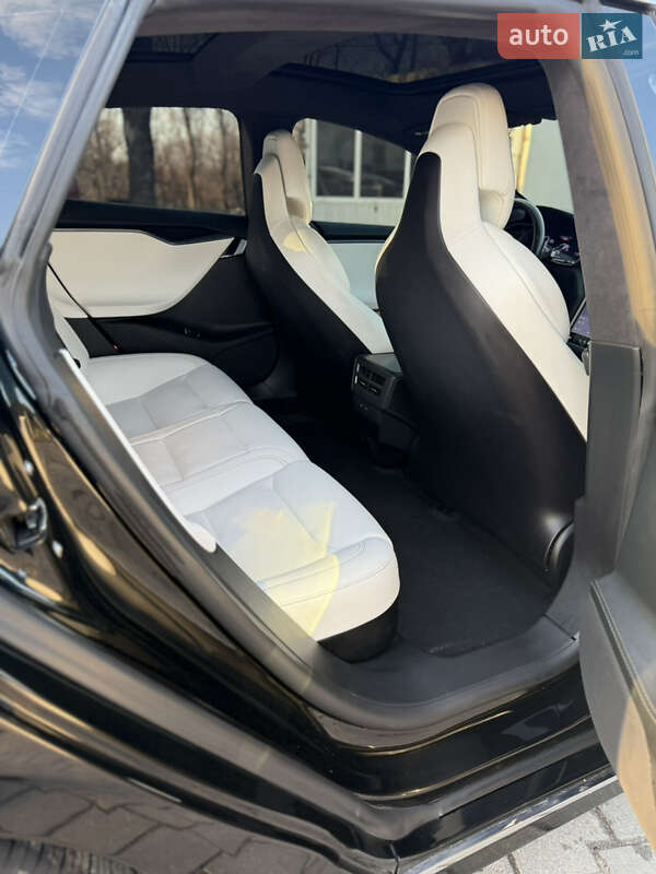 Лифтбек Tesla Model S 2018 в Николаеве