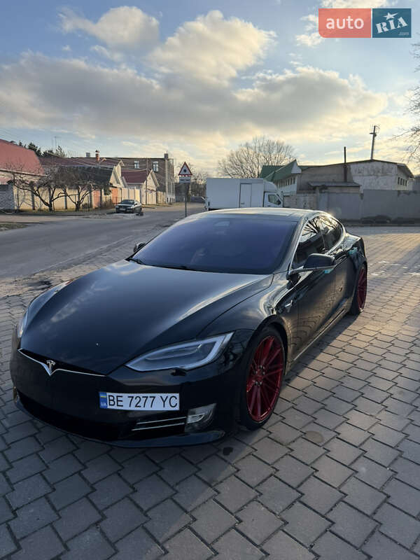 Лифтбек Tesla Model S 2018 в Николаеве