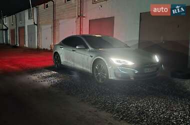 Лифтбек Tesla Model S 2015 в Ровно