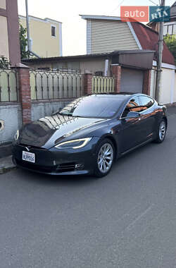 Лифтбек Tesla Model S 2017 в Киеве