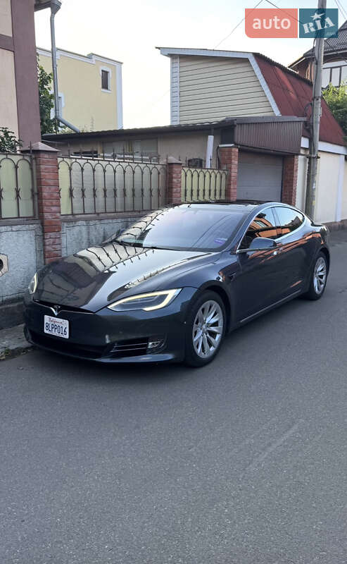 Лифтбек Tesla Model S 2017 в Киеве