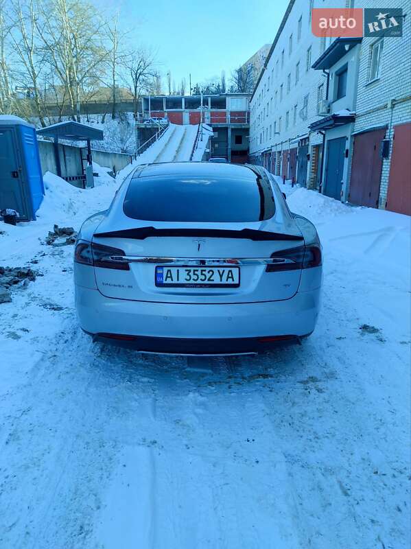 Ліфтбек Tesla Model S 2013 в Києві