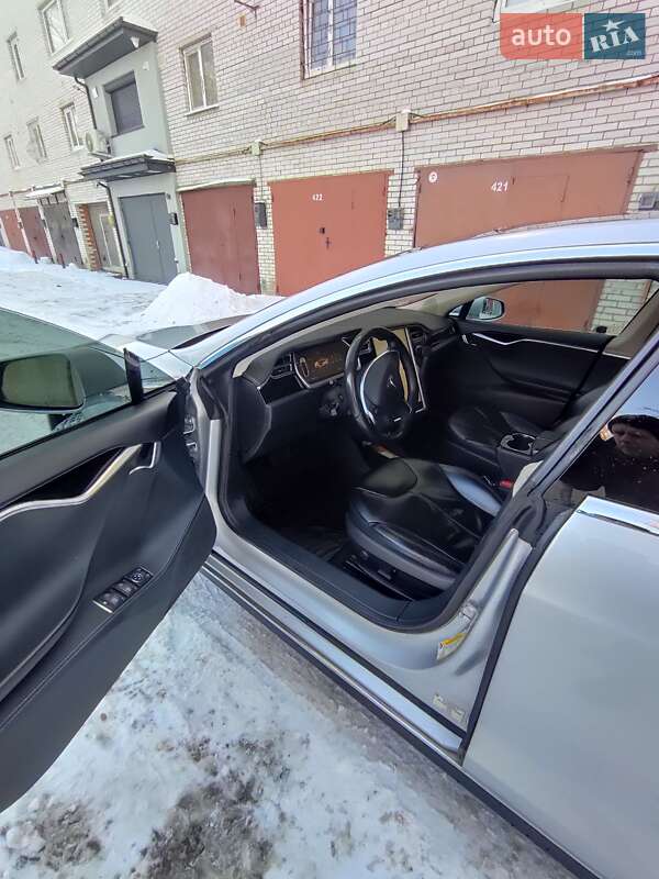 Ліфтбек Tesla Model S 2013 в Києві