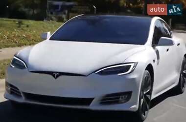 Лифтбек Tesla Model S 2019 в Львове