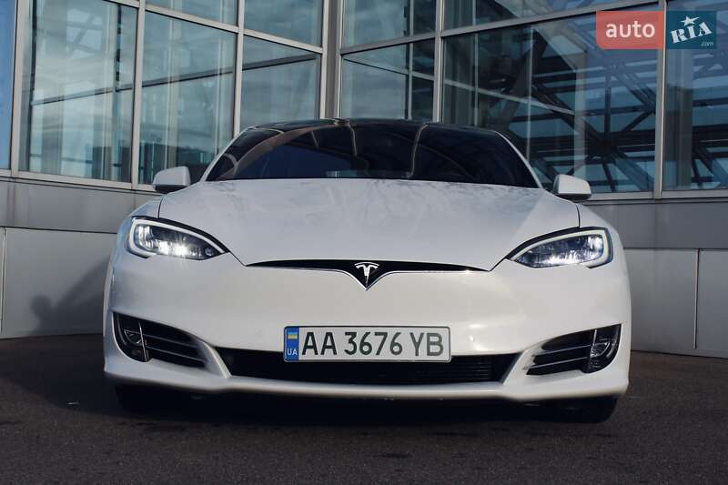 Ліфтбек Tesla Model S 2019 в Києві