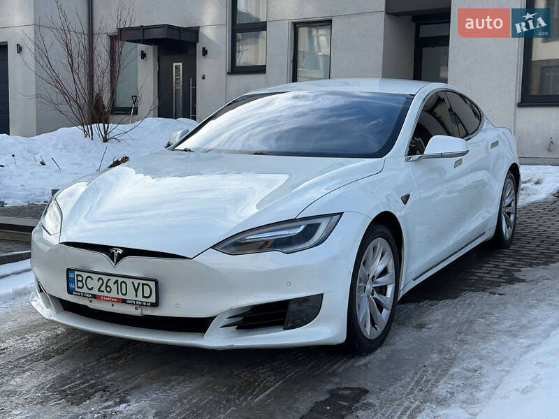 Лифтбек Tesla Model S 2016 в Львове