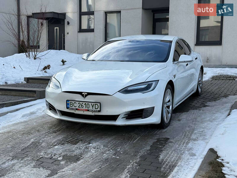 Лифтбек Tesla Model S 2016 в Львове