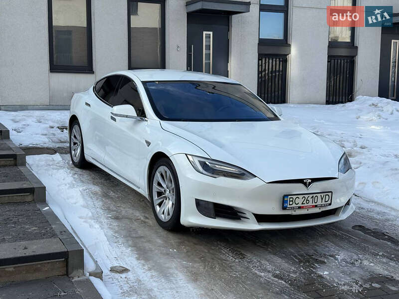Лифтбек Tesla Model S 2016 в Львове