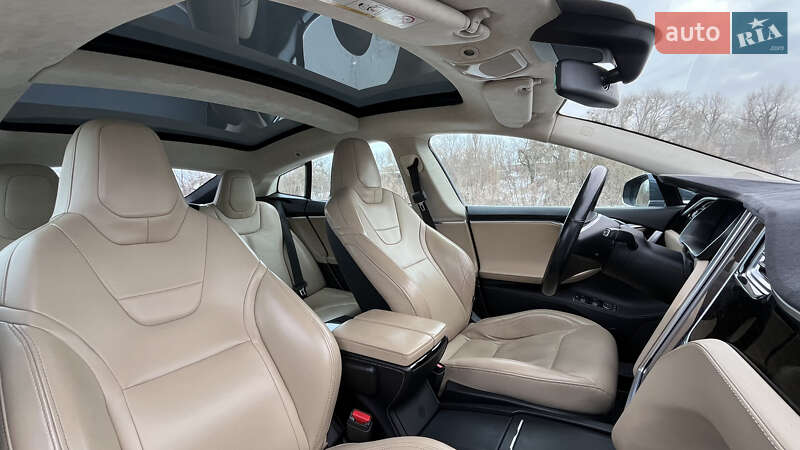 Ліфтбек Tesla Model S 2016 в Бучі