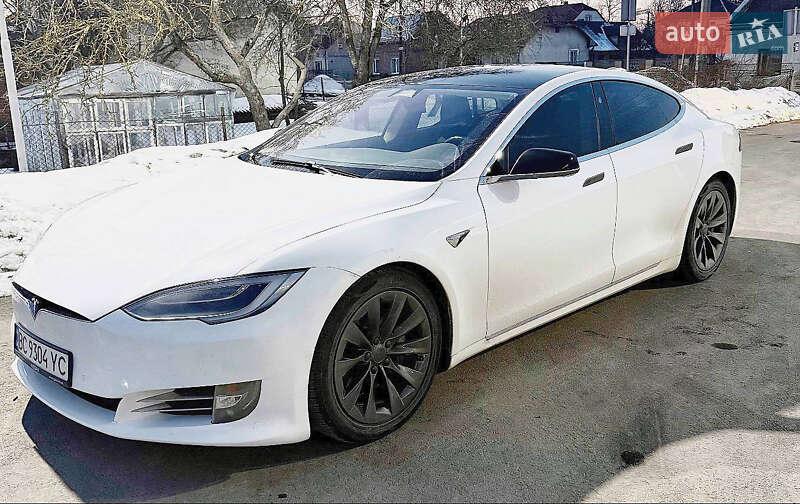 Ліфтбек Tesla Model S 2016 в Львові