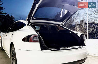 Лифтбек Tesla Model S 2016 в Львове