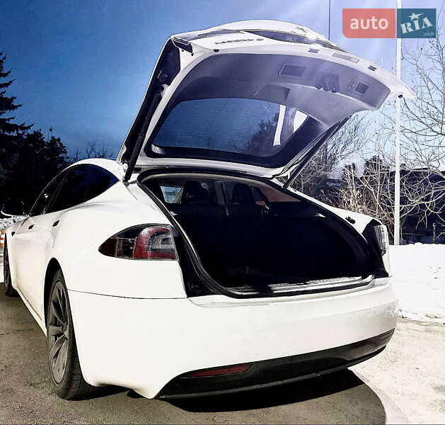 Ліфтбек Tesla Model S 2016 в Львові