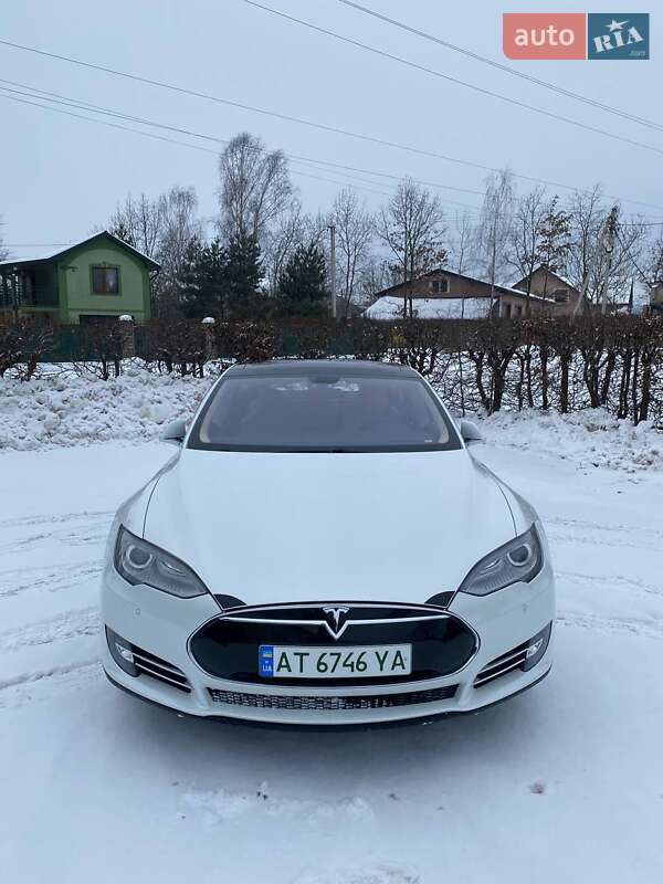 Лифтбек Tesla Model S 2013 в Ивано-Франковске