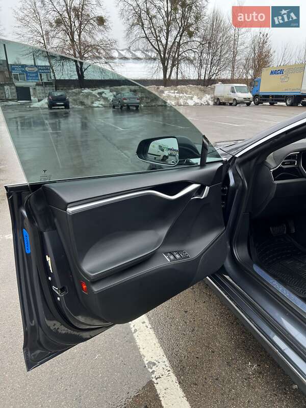 Лифтбек Tesla Model S 2014 в Ровно