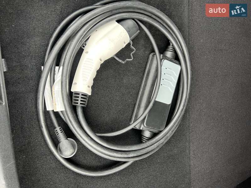 Лифтбек Tesla Model S 2014 в Ровно