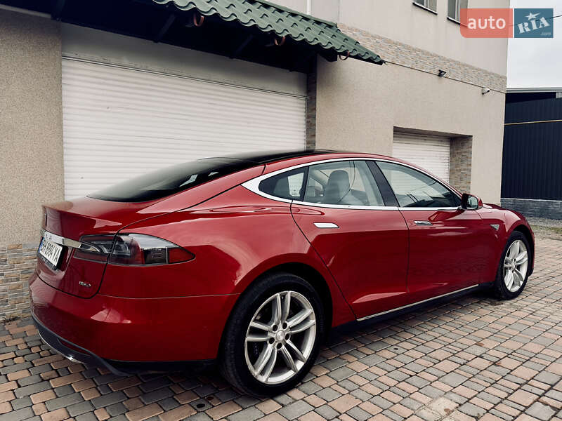 Ліфтбек Tesla Model S 2015 в Одесі