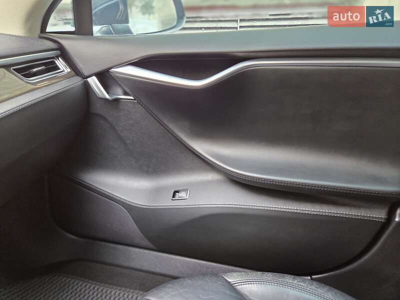 Лифтбек Tesla Model S 2014 в Тернополе фото 29 Лифтбек Tesla Model S 2014 в Тернополе