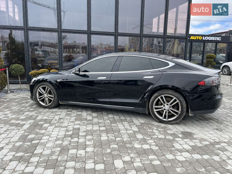 Лифтбек Tesla Model S 2014 в Львове